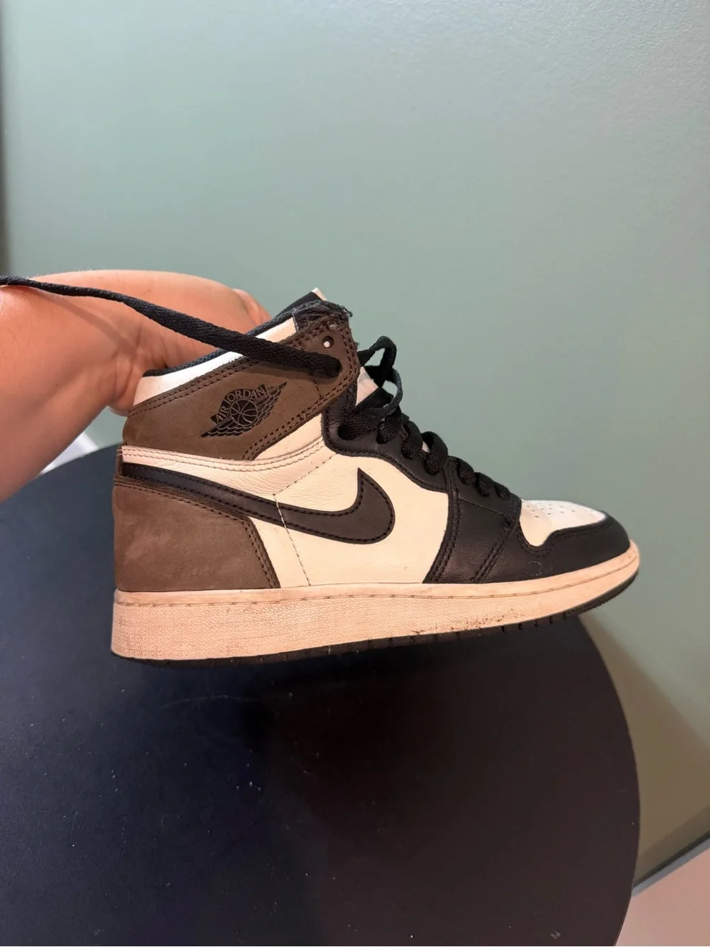 Nike Air Jordan 1 Mid youth Sneakers in Brown and Cream